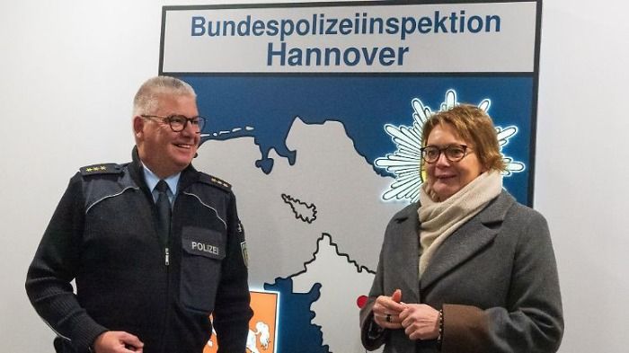 Ministerin lobt Sicherheitsarbeit am Hauptbahnhof Hannover