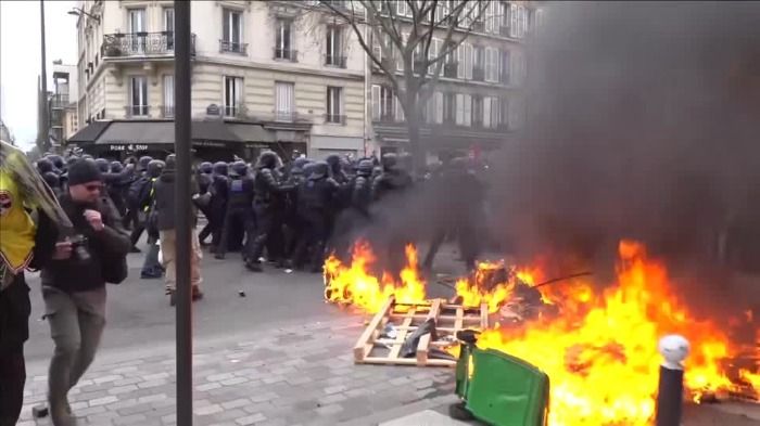 Lage spitzt sich zu: Generalstreiks in Paris ab Mittwoch