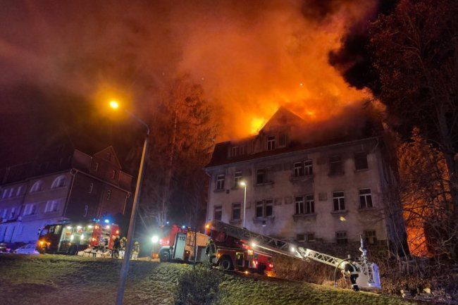 Private Kermess Wirtschaftschule steht in Flammen