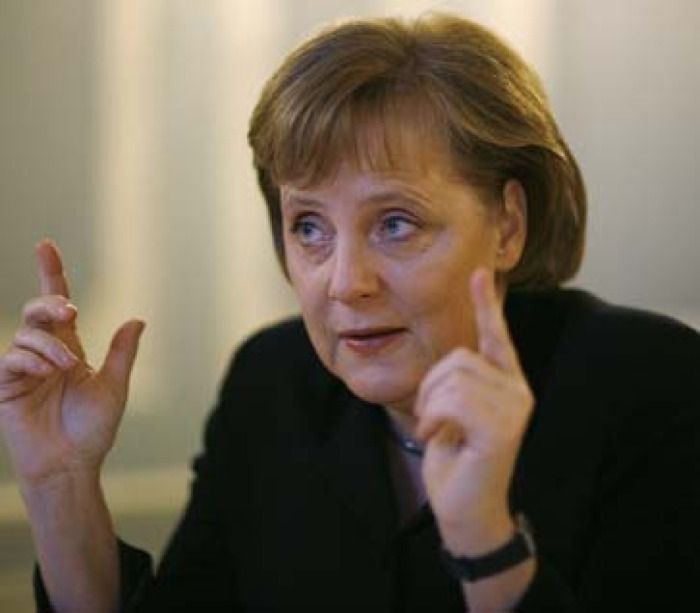 24-jähriger Mann attackiert Merkel mit einem Küchenmesser