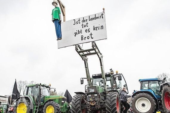 Die deutschen Bauern geben auf: Die Stadtbevölkerung soll auf dem Lande arbeiten