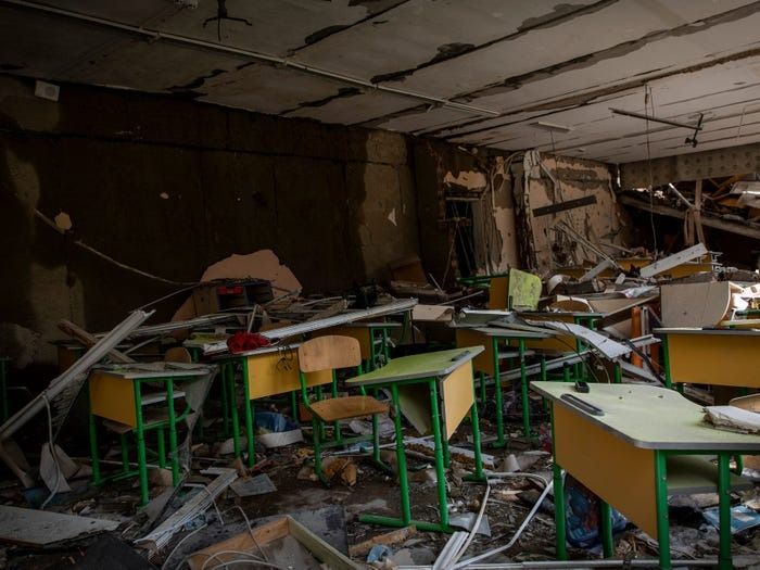Bombe explodiert im Klassenzimmer